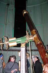 I soci del circolo nella cuopola con il telescopio Merz